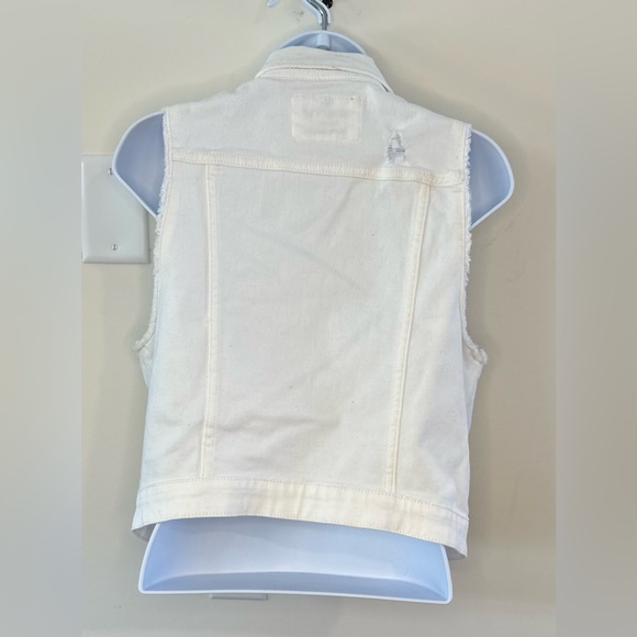 Vanity White Distressed Denim Vest NWT Size Large - Picture 3 of 12